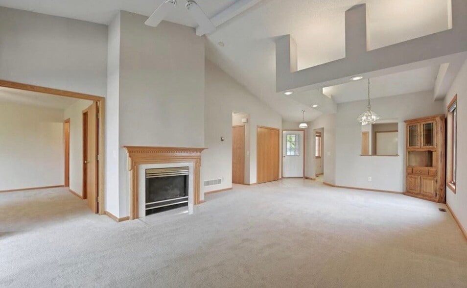 Building Photo - 520 Deer Ridge Ln S