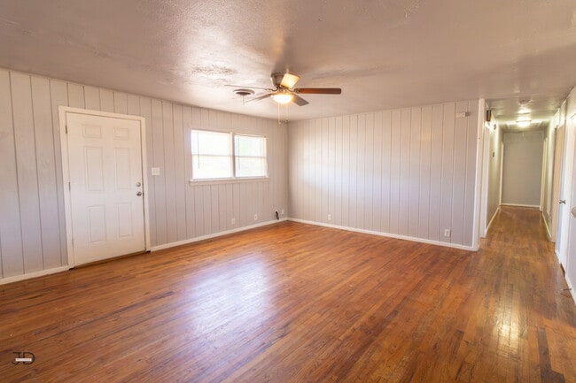 Building Photo - 6745 Southwest Pkwy