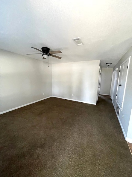 Building Photo - 2332 Breezy Dr