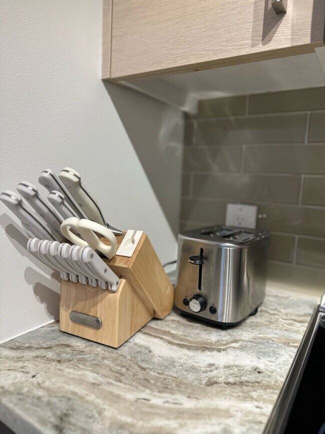 Building Photo - 99 Kneeland St