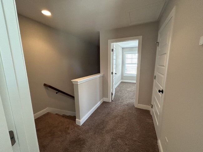 Building Photo - 2BD 2.5BA TOWNHOME FOR RENT NOW