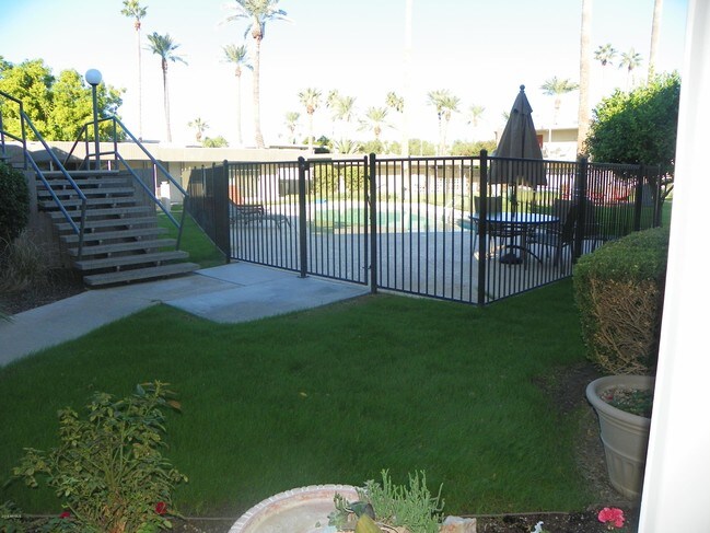 Building Photo - 6815 E 2nd St