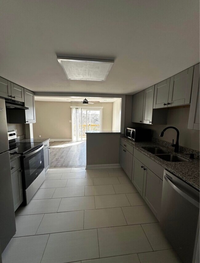 Building Photo - LAKE HICKORY CONDOS UNIT 41