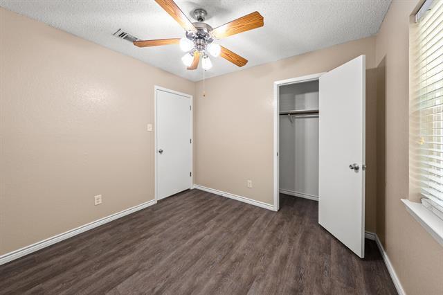 Building Photo - 721 Oakwood Ln