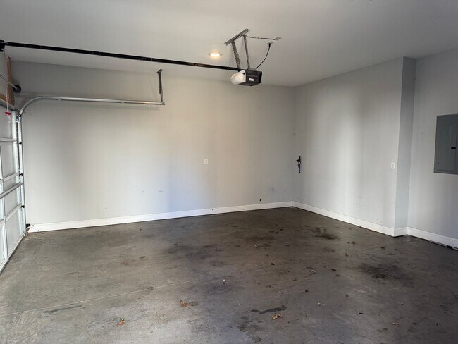 Building Photo - Great 3BR Home in the Heart of Nashville