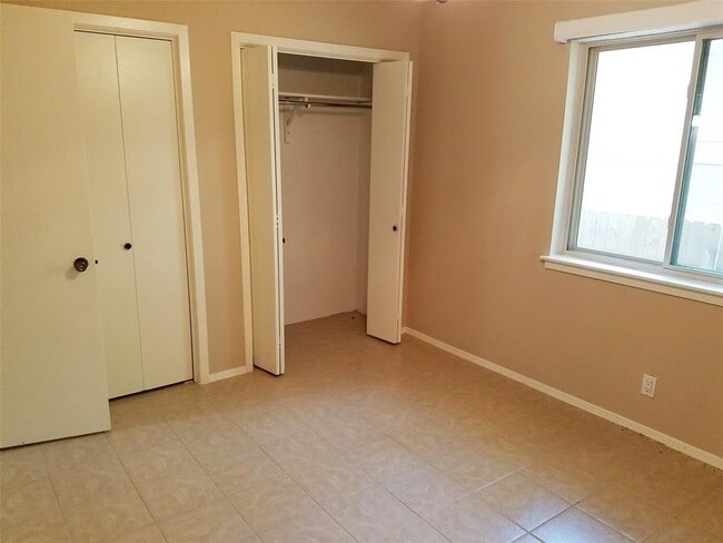 Building Photo - 3513 Westchester Ave