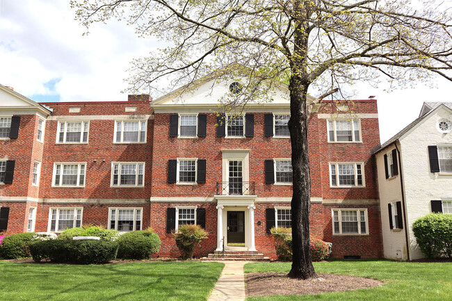 Primary Photo - 45 E Lock Ln