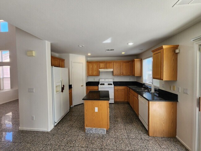 Building Photo - Stunning Five Bedroom home in Shadow Hills.