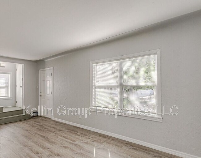 Building Photo - 875 19th Ave S