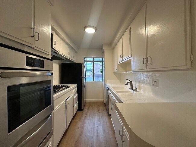 Primary Photo - 1432 N Fairfax Ave