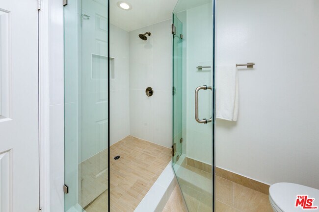 Building Photo - 144 N Hamilton Dr