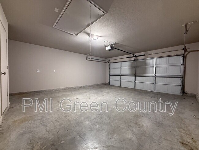 Building Photo - 14709 N 46th W Ave