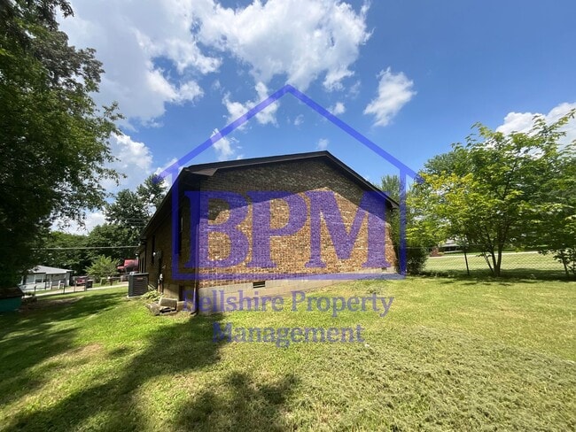 Building Photo - Charming 3 Bed, 1 Bath Home on Falcon Dr –...