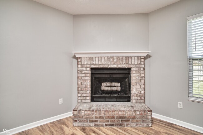 Building Photo - 10856 Trailwood Dr