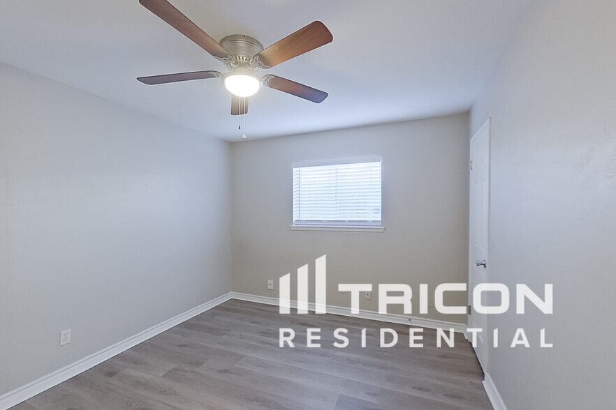 Building Photo - 4848 Alta Oaks Ln