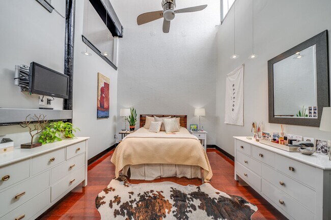 Building Photo - One-of-a-Kind 2BR Condo in Downtown Raleig...