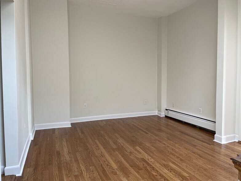 Building Photo - 1728 Beacon St