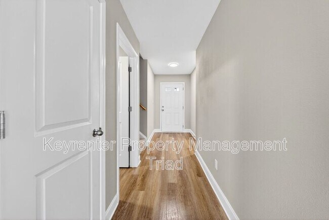 Building Photo - 1153 Hawick Dr