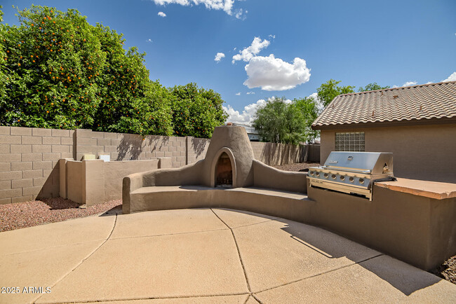 Building Photo - 8632 W Via Montoya Dr