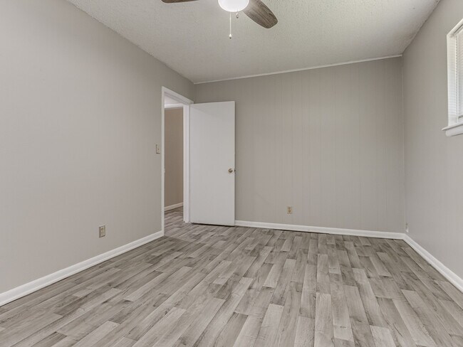 Building Photo - 2104 SW 68th St