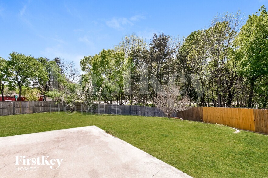 Building Photo - 106 Drake Ln