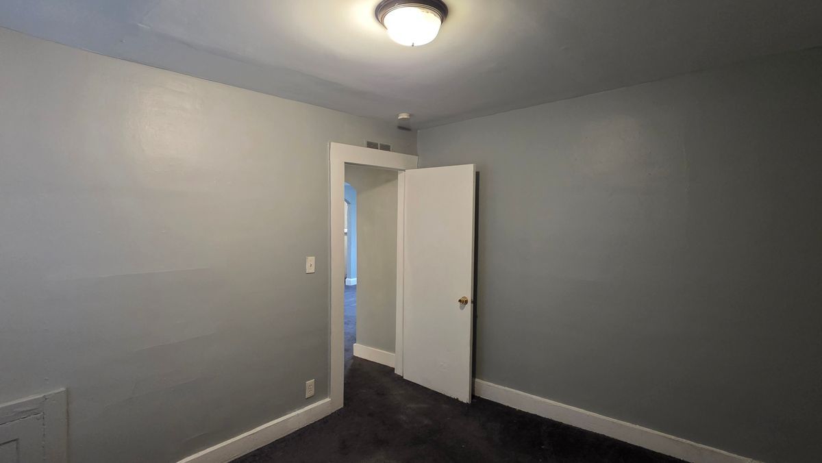 Building Photo - 7542 Meadow Ave