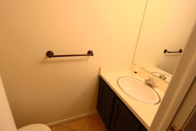 Building Photo - Apply Today! 2 Bedroom - 1.5 Bath condo with garage - heat and hot water included