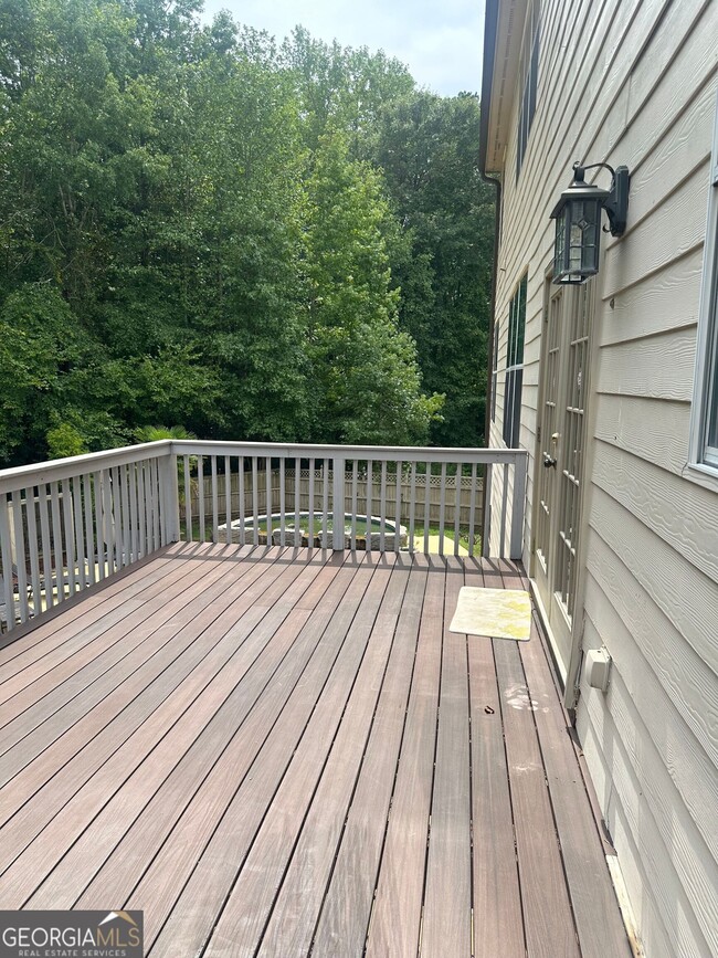 Building Photo - 711 Pine Grove Cir