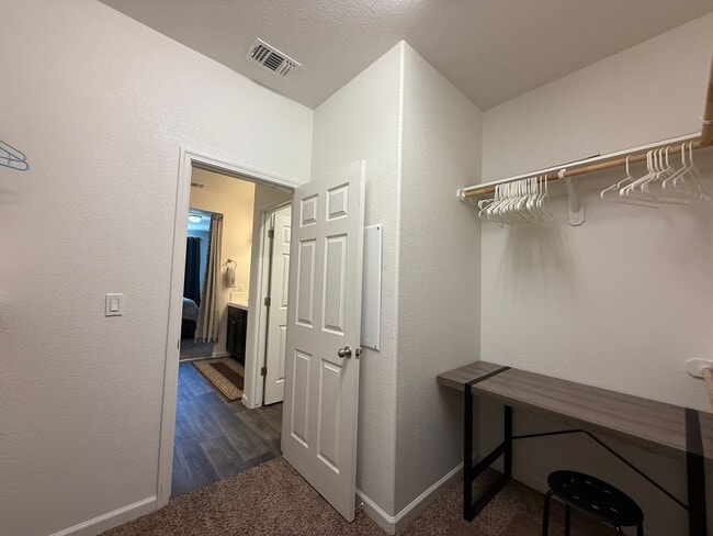 Building Photo - Must See! Fully furnished 3 bedroom, 2 bat...