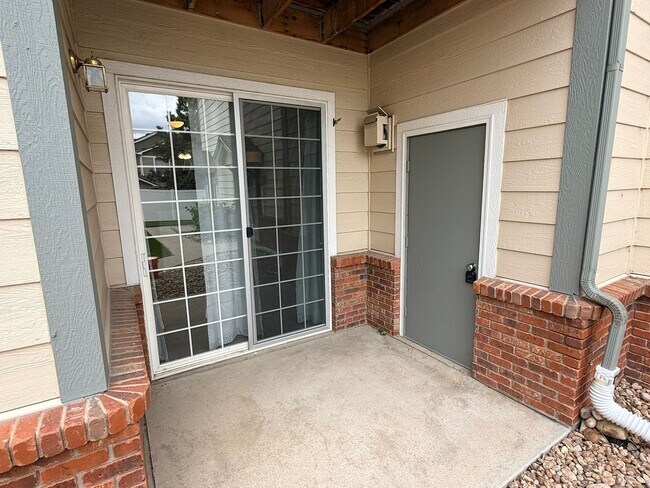 Building Photo - Updated 2-Bedroom Condo with Attached Garage and Pool Access