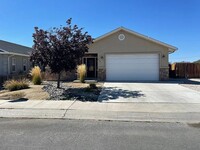 Building Photo - Gorgeous 3 bedroom in Fallon