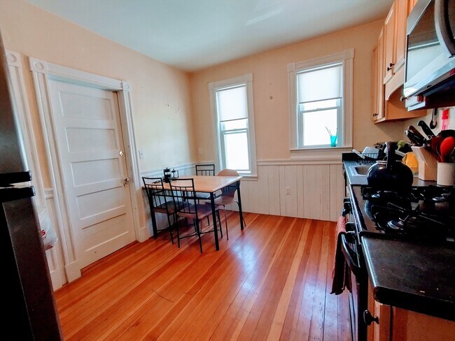 Building Photo - 86 Conwell Ave