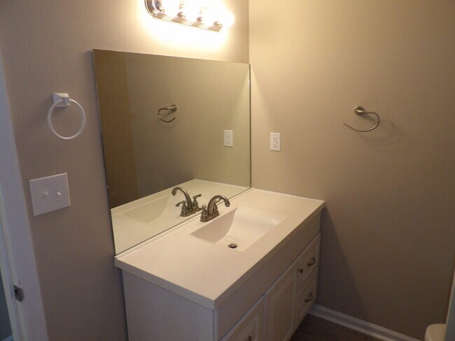 Building Photo - 115 Potomac Ct