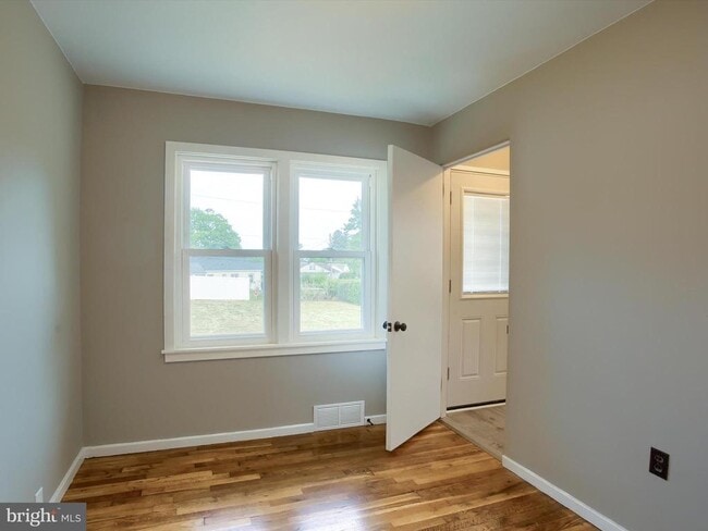 Building Photo - 1300 Strafford Rd