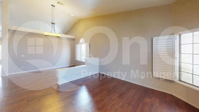 Building Photo - 990 S Avenida Los Reyes
