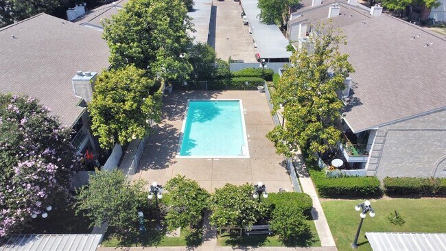 Building Photo - 7400 Bellerive Dr