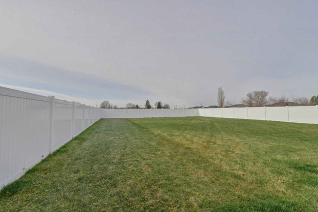 Building Photo - 617 N Shamrock Rd