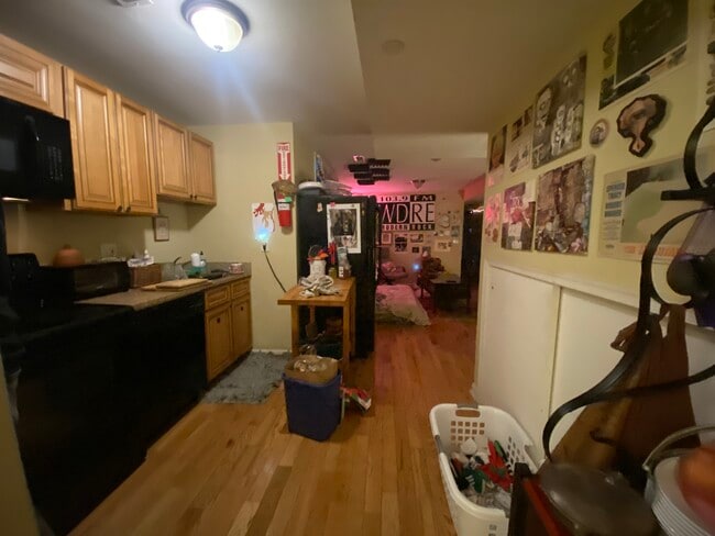 Building Photo - 1623 W Diamond St