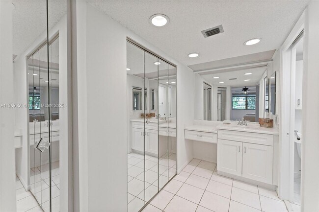 Building Photo - 1704 Andros Isle