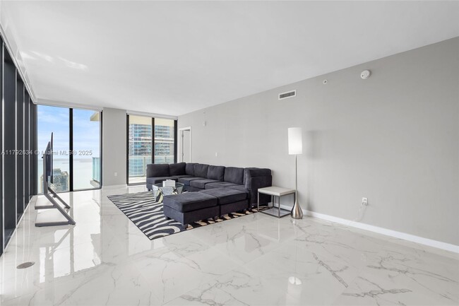 Building Photo - 1010 Brickell Ave