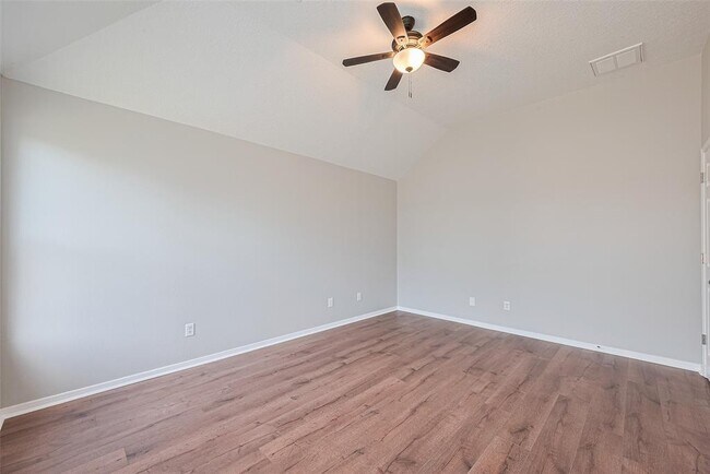 Building Photo - 12230 Hawthorne Hill Cir