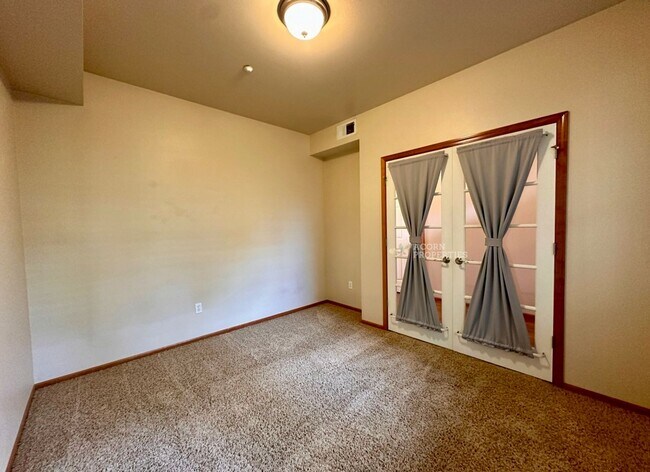 Building Photo - 1850 SW Scenic Heights St