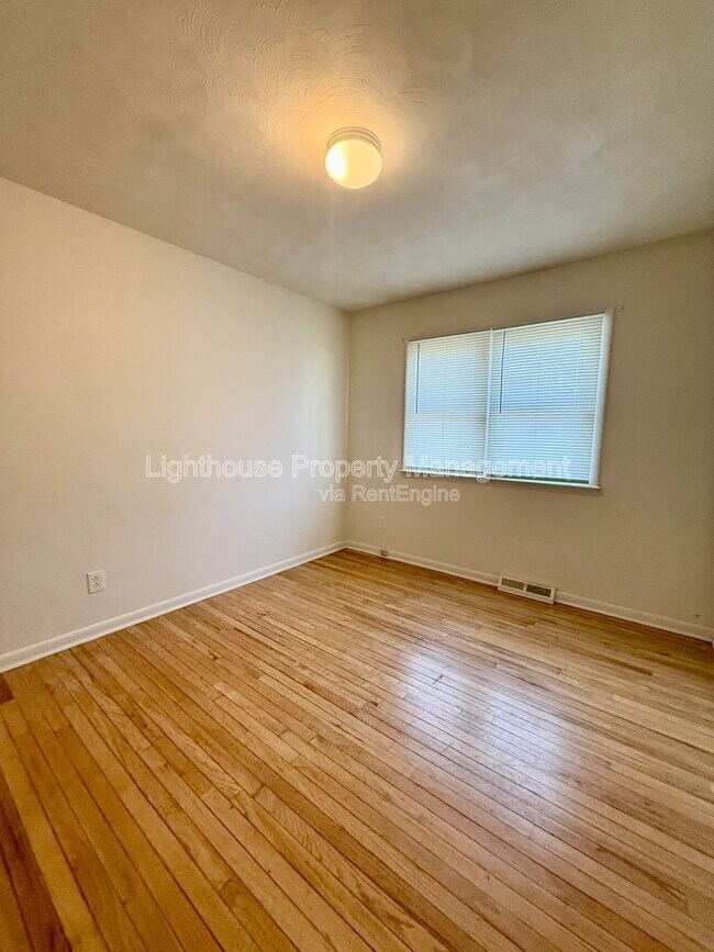 Building Photo - 2108 Woodbine Ave