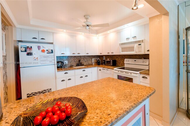 Building Photo - 2101 S Ocean Dr