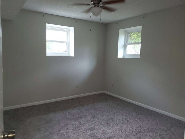 Building Photo - "Spacious 5-Bedroom Retreat with 3 Full Baths in Huntsville – Your Perfect Family Home Awaits!"