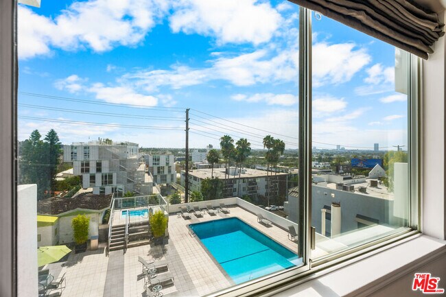 Building Photo - 1155 N La Cienega Blvd
