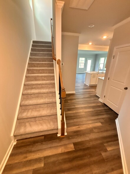 Building Photo - 107 Yellow Iris Dr