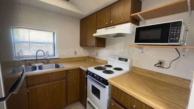 Building Photo - 616 Massachusetts Ave