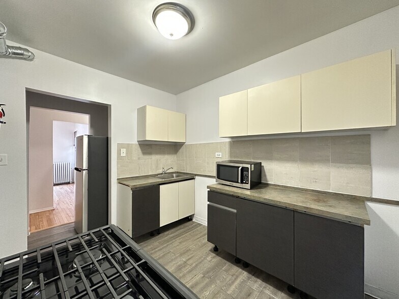 Building Photo - 7149 S Constance Ave