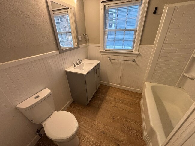 Building Photo - 129 Boles St